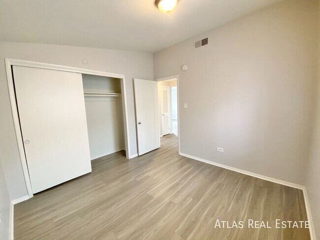 Building Photo - Experience Unmatched Comfort and Convenien...