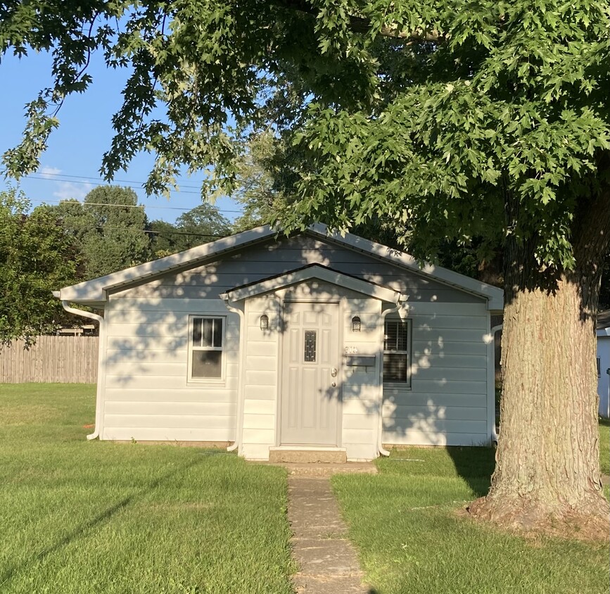 Primary Photo - 718 Jackson St