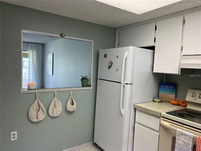 Foto del edificio - 1100 E Bay Dr