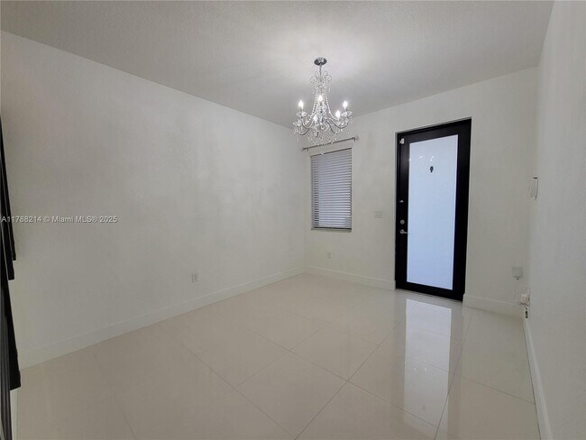 Foto del edificio - 492 SW 91st Pl