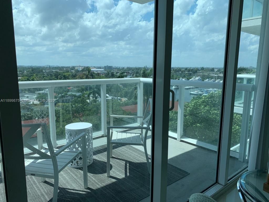 Foto del edificio - 1861 NW S River Dr