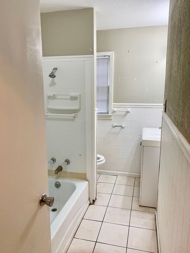 Foto del edificio - 3 Bedroom, 1.5 Bath- FOR RENT!