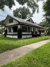 Building Photo - 1801 SW Huntoon St