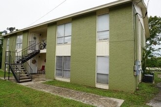 Building Photo - 100 Uhland Rd
