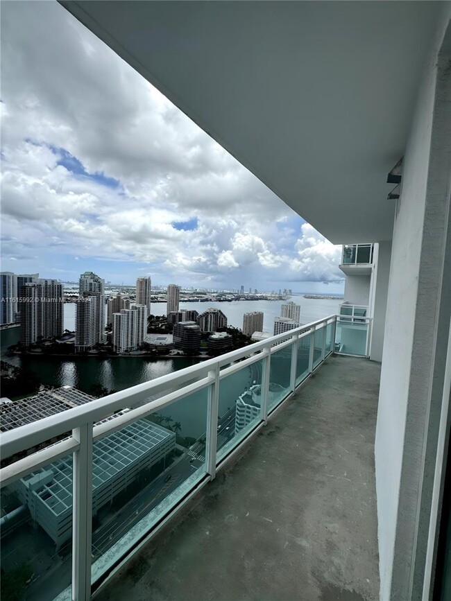 Foto del edificio - 950 Brickell Bay Dr