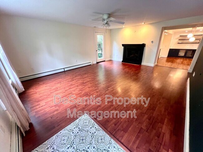 Foto del edificio - 461 Carnegie Dr