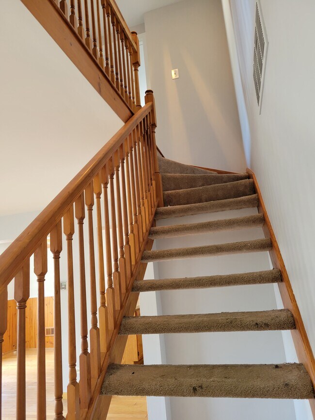 Building Photo - 1719 Queensbury Cir