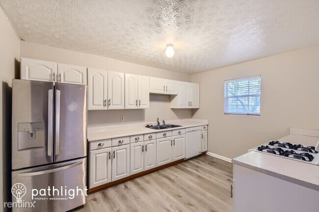 Building Photo - 3 br, 3 bath House - 208 Pine St UNIT