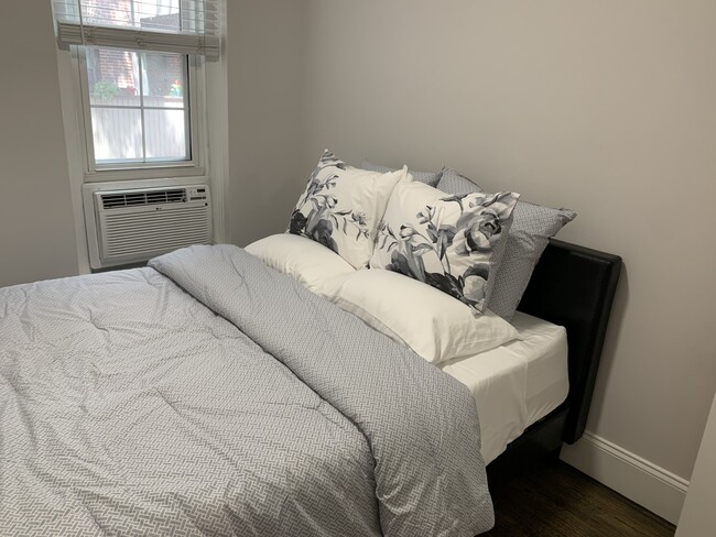 Building Photo - 28 Clearway St