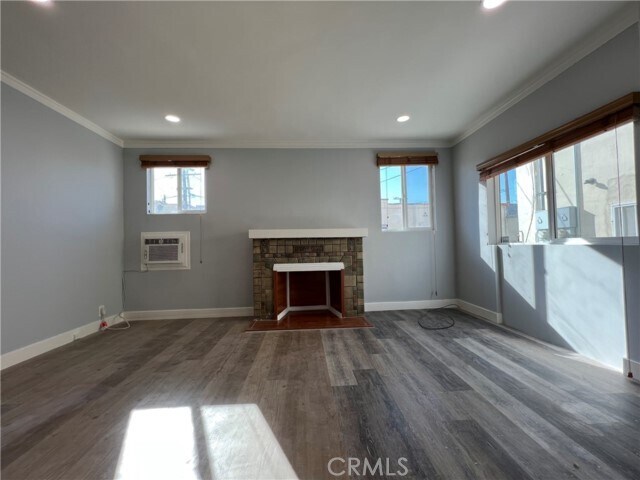 Building Photo - 920 W Las Tunas Dr