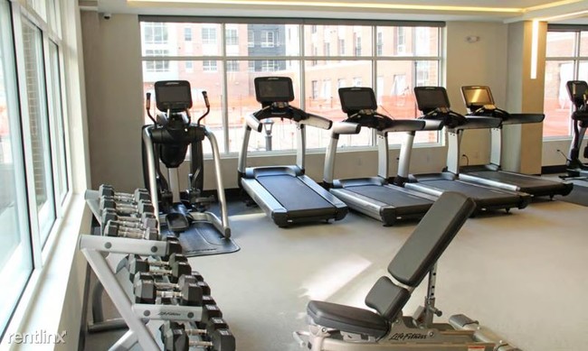 Foto del edificio - 300 Harmon Meadow Blvd