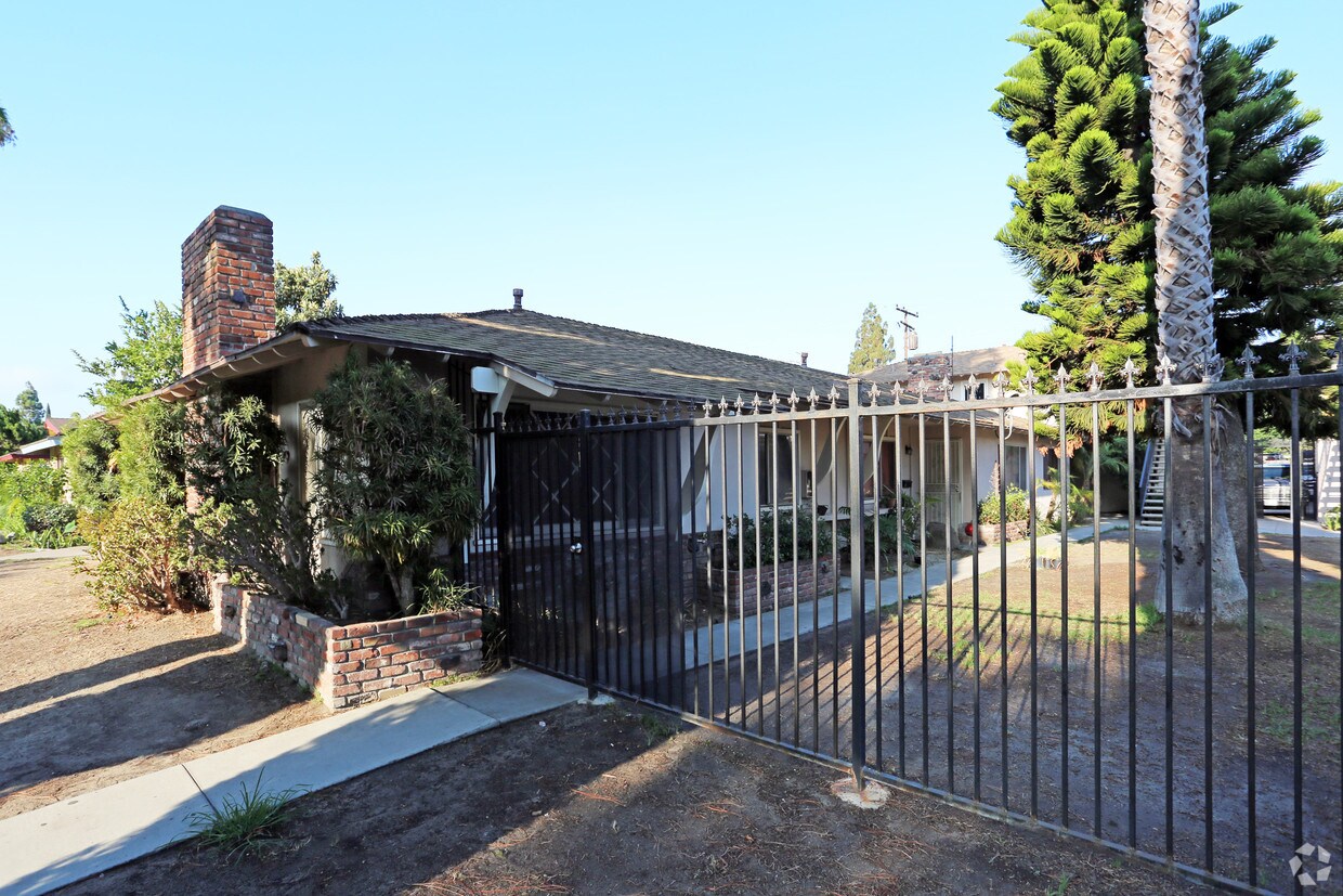 Foto principal - 12121 Adrian St