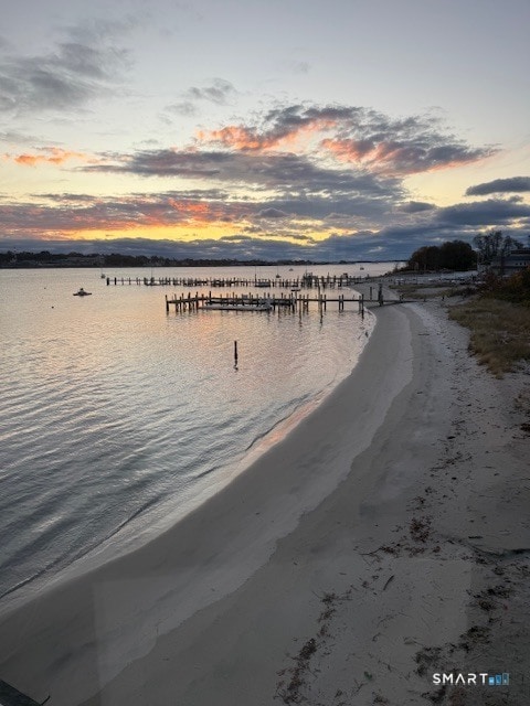 Foto del edificio - 352 Pequot Ave