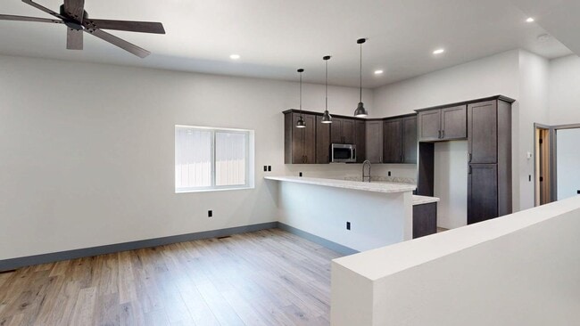 Building Photo - 3734 Cresent Lake Rd