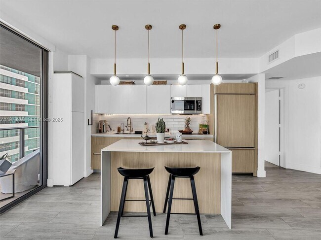 Foto del edificio - 121 NE 34th St