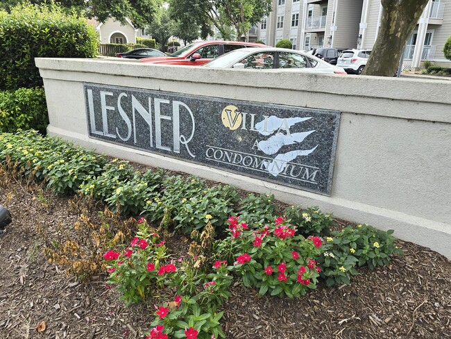 Foto del edificio - 2236 Lesner Crescent