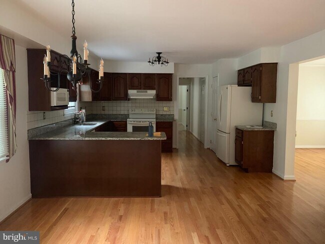 Foto del edificio - 18 Hidden Valley Dr