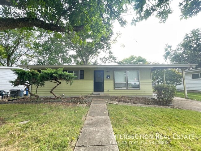 Building Photo - 560 Bardot Dr