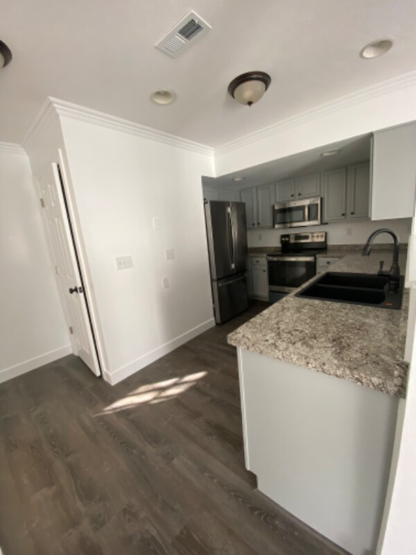 Building Photo - 2749 Koven Dr