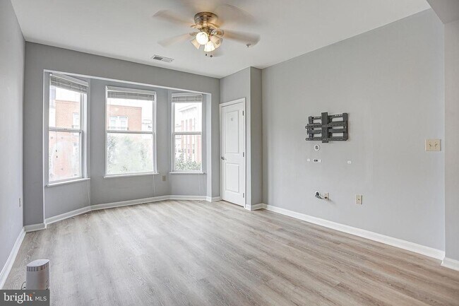 Foto del edificio - 2655 Prosperity Ave