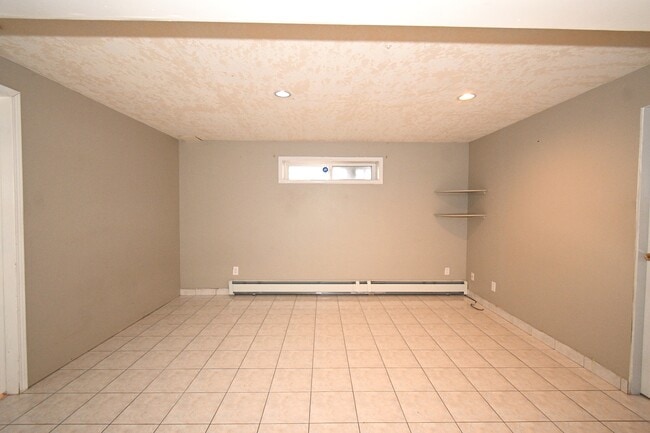 Building Photo - 2033 Norwood St