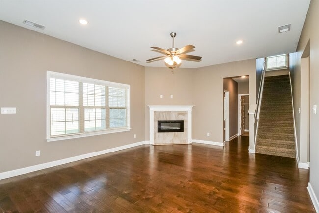 Building Photo - 90 Fairway Hills Dr