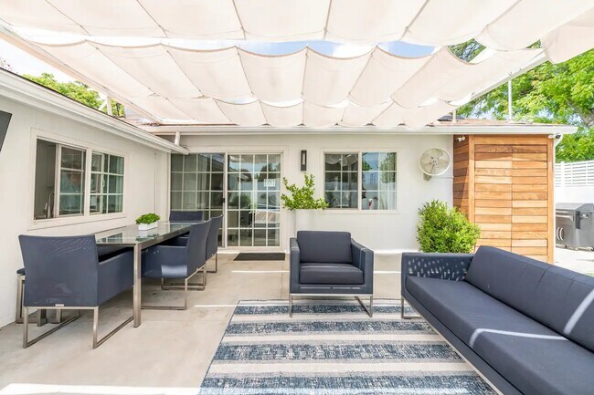 Building Photo - 24000 Victory Blvd