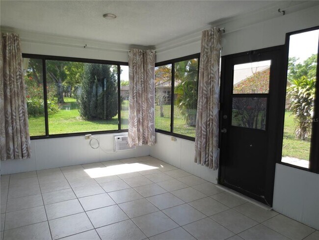 Building Photo - 1676 Caledonia Dr