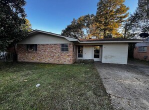 Building Photo - 504 Redwater Rd