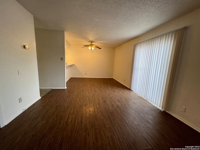 Building Photo - 211 Sprucewood Ln