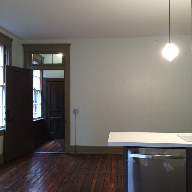 Foto del edificio - 512 E 12th St