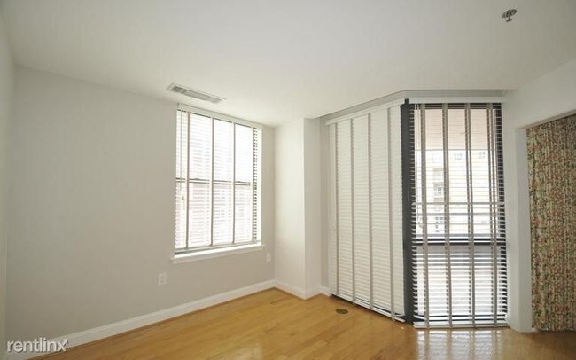 Building Photo - 3704 N Charles St