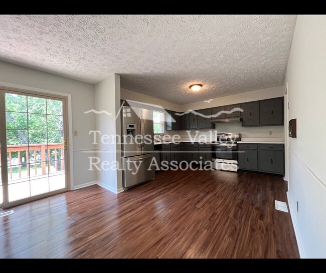 Foto del edificio - MOVE IN READY! Spacious 4 bed/2.5 bath spl...