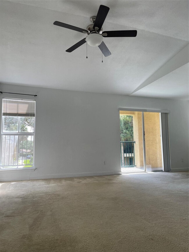 Foto del edificio - 799 Riverside Dr