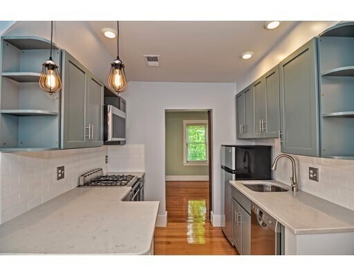 Building Photo - 67 Bonair St