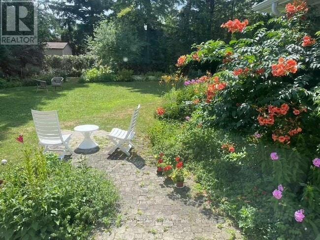 Building Photo - 26 Manorcrest Dr