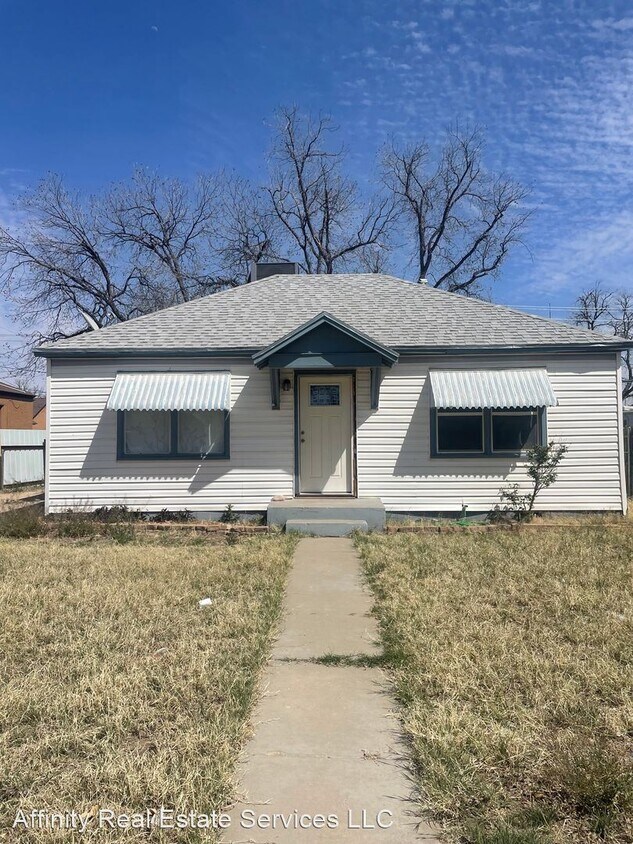 Foto principal - 3 br, 2 bath House - 404 S. Lake St.