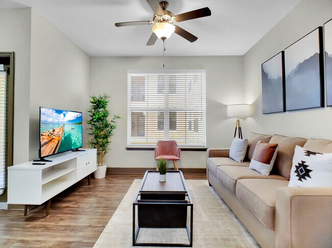 Foto del edificio - 13030 Tampa Oaks Blvd