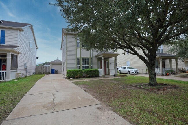 Building Photo - 18851 Sandelford Dr