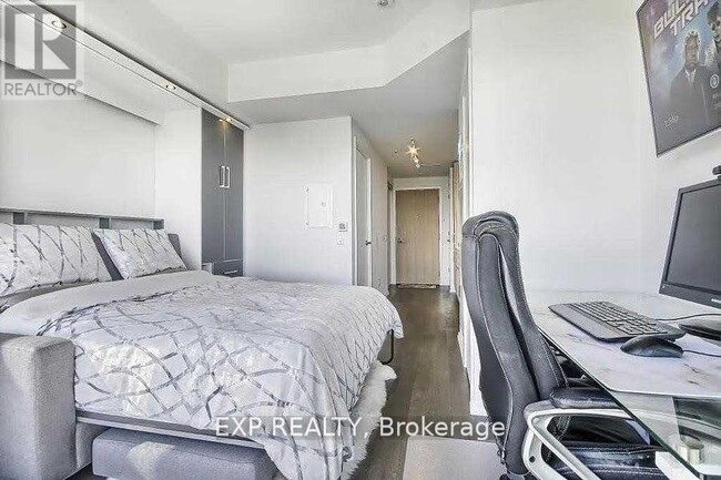 Building Photo - 5 Soudan Ave