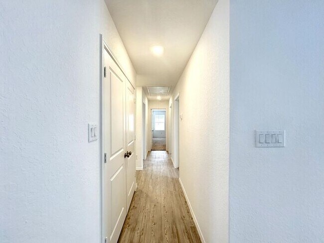 Foto del edificio - 3-Bedroom Home in a Quiet Neighborhood / P...