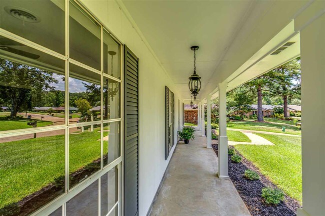 Building Photo - 149 Forest Ridge Dr