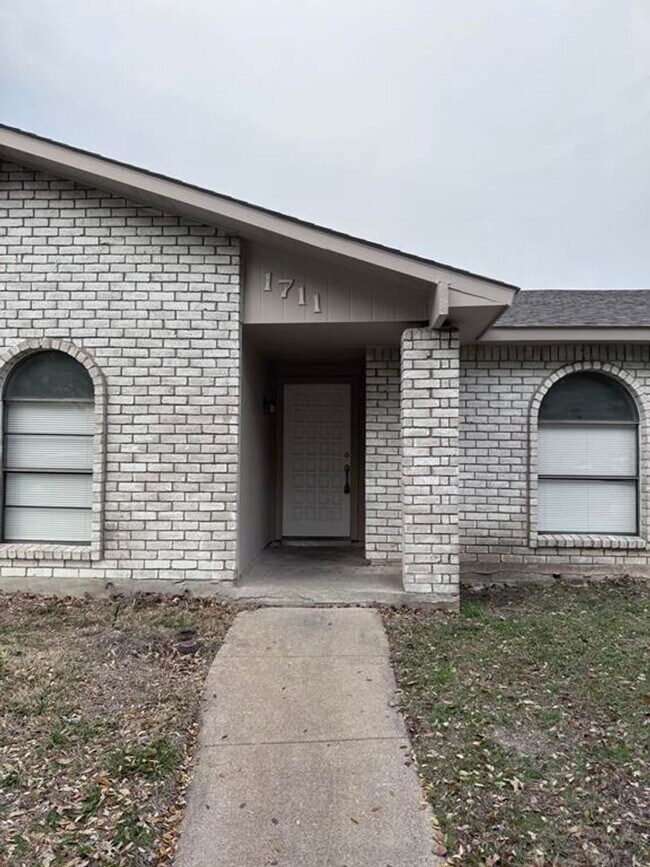 Building Photo - Spacious 4 Bedroom Home in Plano