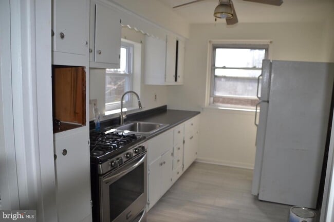 Building Photo - 246 Ardmore Ave