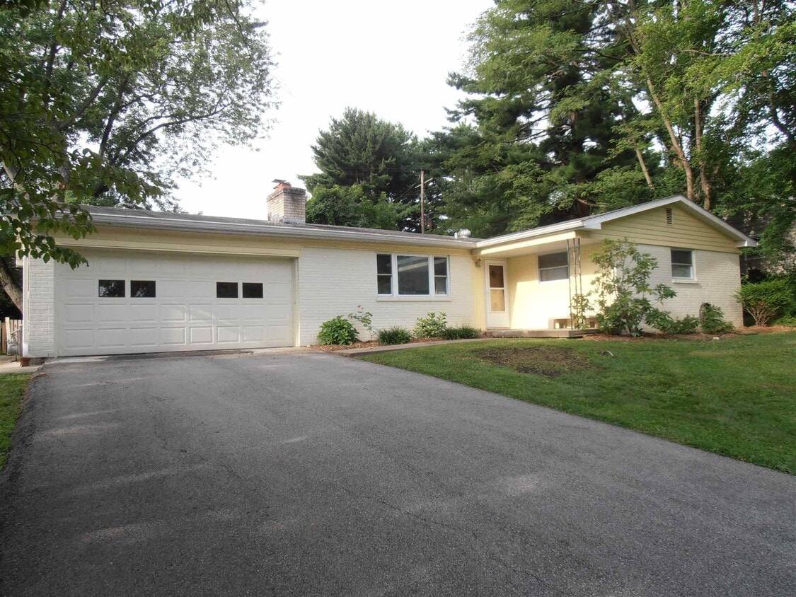 Primary Photo - 641 W Skyline Dr