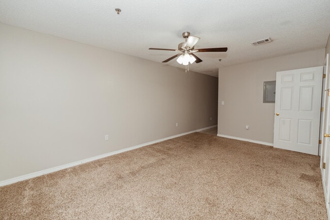 Building Photo - 226 Runnymeade Dr