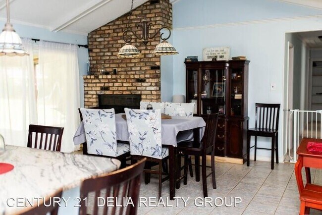 Building Photo - 3 br, 2 bath House - 1804 Donna Dr.