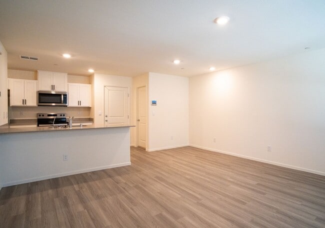Building Photo - Modern 3-Bedroom, 3-Bathroom Home with Sma...
