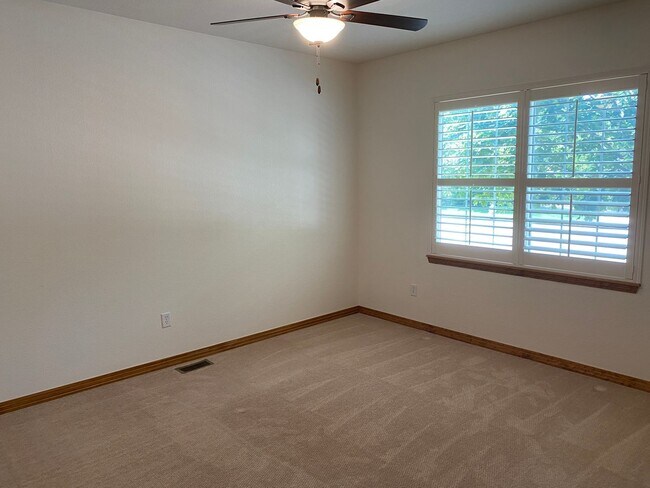 Foto del edificio - 2 BED/2 BATH RANCH STYLE HOME IN SUMMER HAWK IN FOX MEADOW AVAILABLE 7/10!