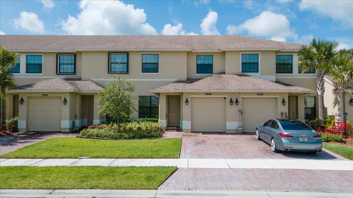 Primary Photo - 10043 W Villa Cir